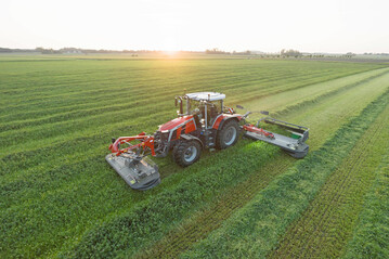 Massey Ferguson prsentiert zwlf neue Optionen fr Butterfly-Mhwerke.