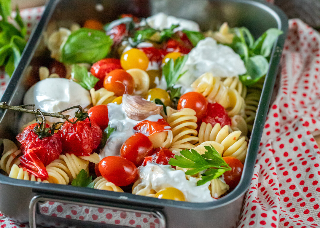 Pasta mit Tomatensoße aus dem Ofen.