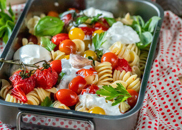 Pasta mit Tomatensoe aus dem Ofen.
