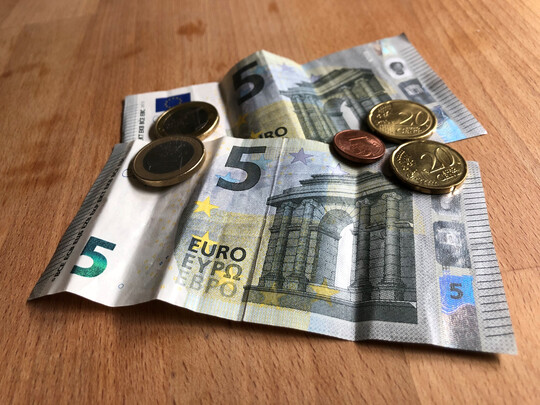 In den kommenden Jahren entlastet die Bundesregierung die Brger: Die Grund- und Kinderfreibetrge werden erhht, auch das Kindergeld steigt. 