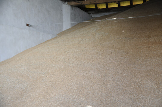 Ein Getreidelager mit Weizen.