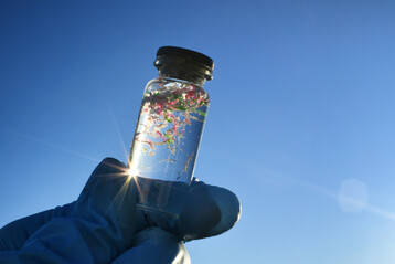 Unsere Gewsser sind voll von Plastikteilchen.