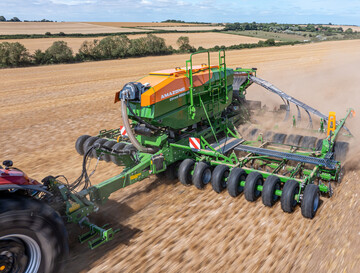 Landtechnik in grn-orange: Smaschinen sind eine Strke von Amazone.