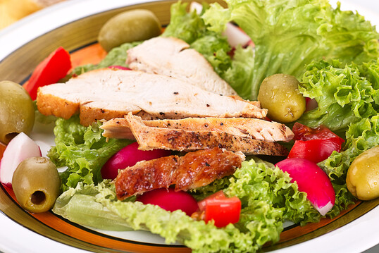 Der Vion Consumer Monitor 2024 zeigt, dass deutsche Verbraucher vermehrt Wert auf regionale Herkunft von Fleisch legen.