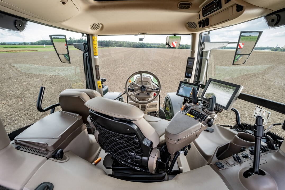  John Deere prsentiert seine neue Serie 6R. 