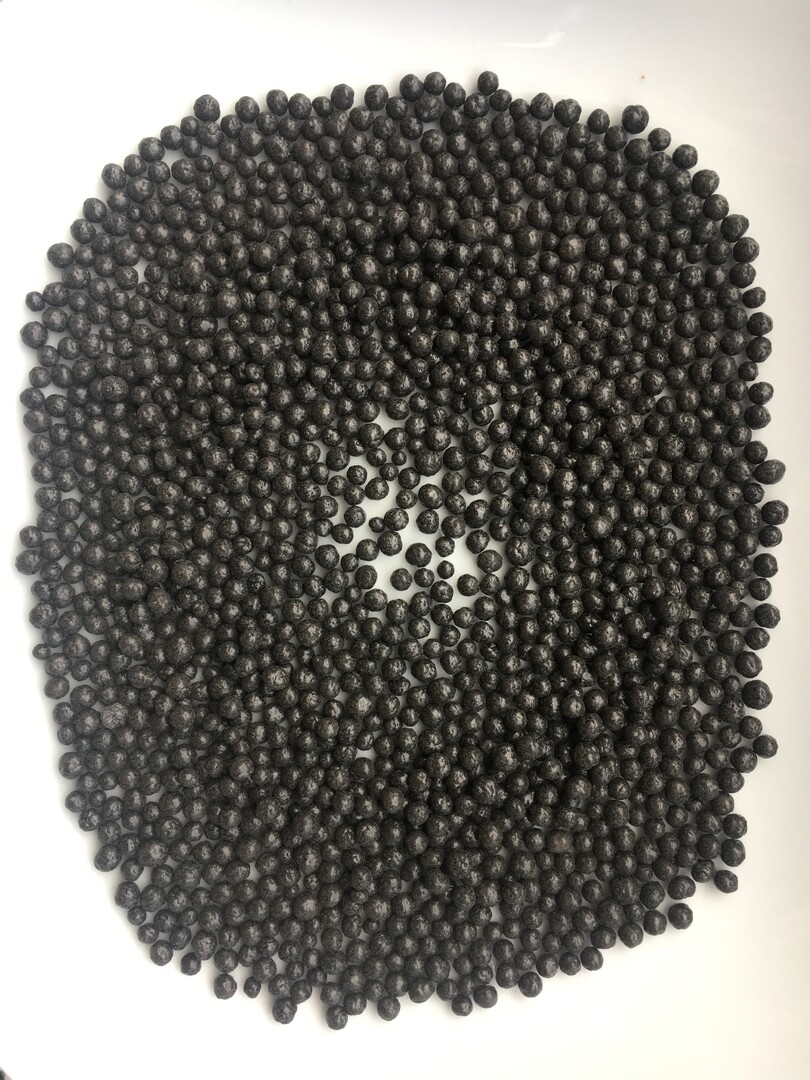      Ein einfaches Produkt aus einem mineralischen D�nger in Verbindung mit Humins�uren. Hier wird bei jeder Ausbringung im Feld neben der d�ngenden Wirkung gleichzeitig auch ein biostimulierender Effekt durch den Humins�ure Zusatz � dem das Produkt seine schwarze Farbe verdankt - erzielt.