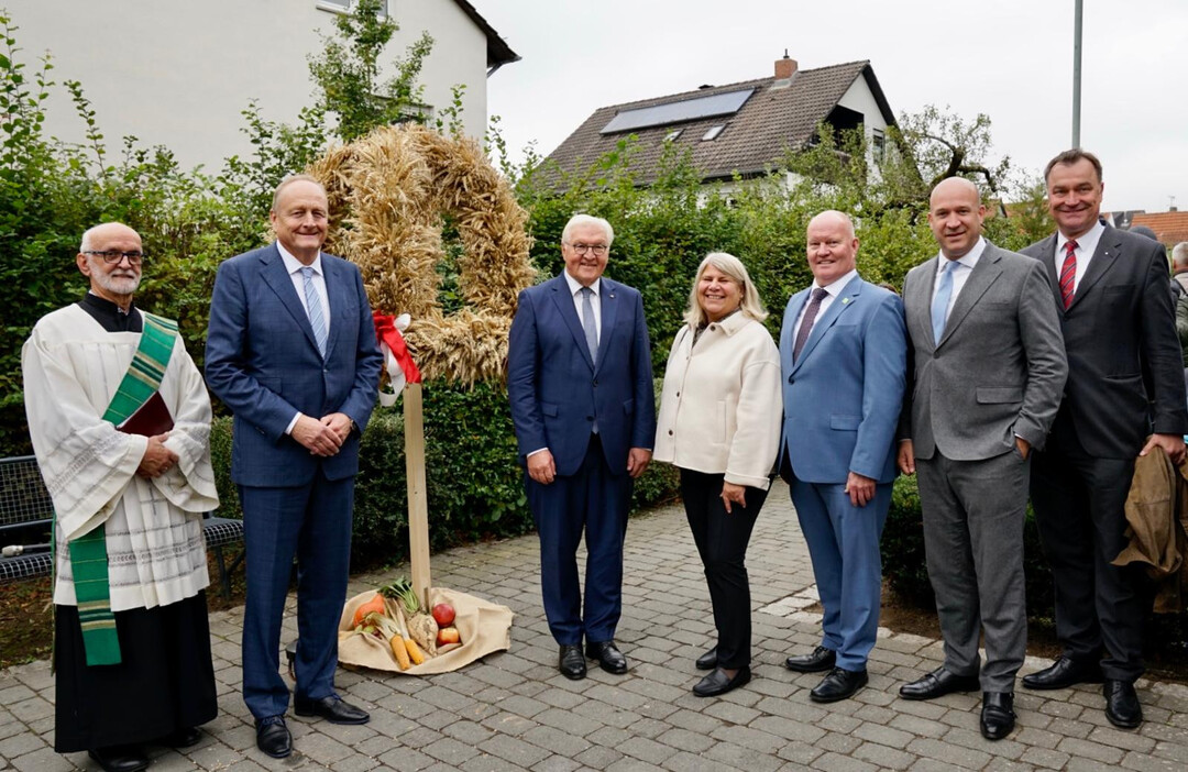 Im hessischen Kelkheim im Taunus wurde die Erntekrone an den Bundesprsidenten bergeben. 