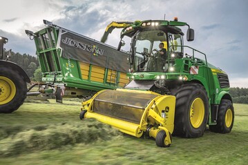 Mit dem Modelljahr 23 berarbeitet John Deere
sein Feldhcksler Portfolio der 8000er und 9000er Baureihe.