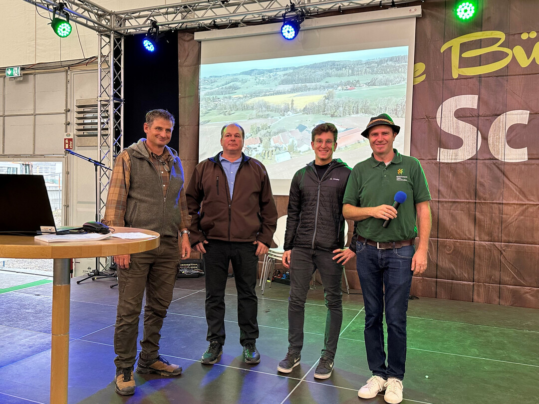 Erzhlten von ihren Betrieben (v. l.): Hans-Peter Maier, Leutkirch; Jrgen Hespeler, Ravensburg; Tim Marschall, Bodnegg, und KBV-Vorsitzender Franz Schnberger.