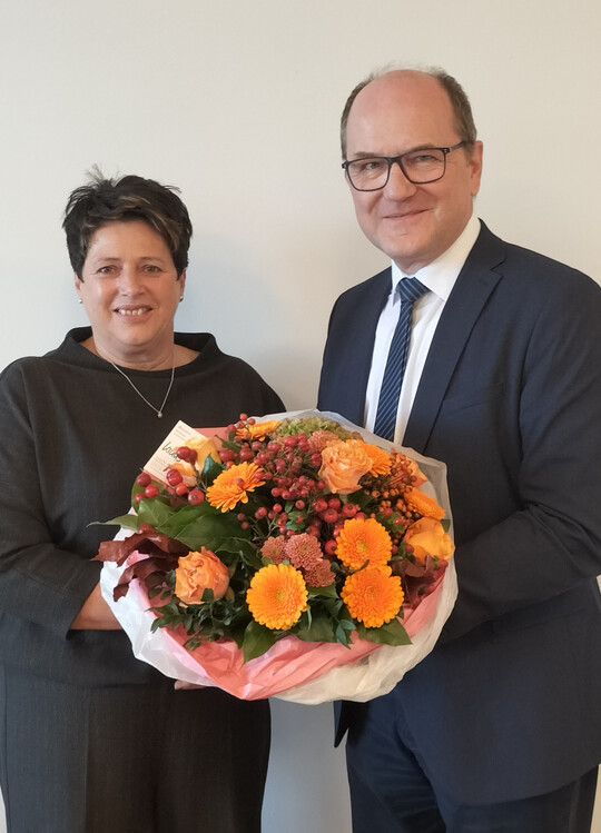 LBV-Vizeprsident Hans-Benno Wichert gratulierte der neuen Landfrauen-Prsidentin Christa Fuchs.