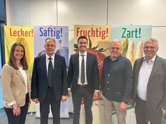 Das neue Fhrungsteam der OGA / OGV Nordbaden, von links: Die neue Vorstandsvorsitzende Dr. Carina Bletscher, Geschftsfhrer Hans Lehar, Vertriebsgeschftsfhrer Falk Schlusnus, der bisherige Vorstandsvorsitzende Bodo Mnich und der Aufsichtsratsvorsitzende Andreas Hoffmann. 