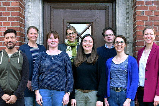 Das neue WING-Team (v.l.n.r.: Sven Gtz, Anja Kauer, Dr. Katja Kulke, Prof. Dr. Nicole Kemper, Ammelie Godglck, Prof. Dr. Christian Visscher, Dr. Julia Gickel, Elisabeth Wrana)