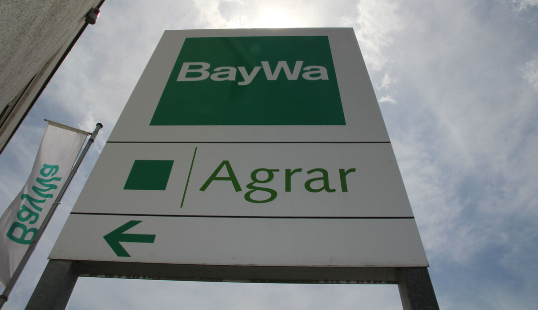 Der Münchner Mischkonzern BayWa wird restrukturiert. Das Agrargeschäft litt unter anderem während der Erntemonate.
