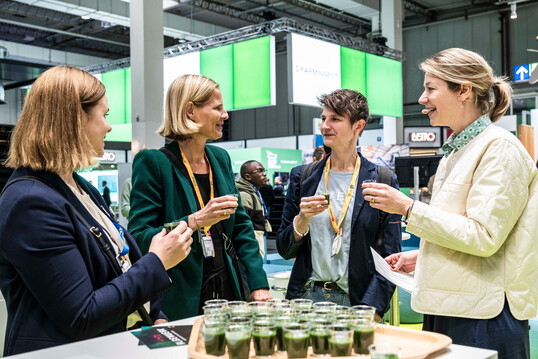 Im Bereich Inhouse Farming hatten Besucher die Mglichkeit, Produkte wie Drinks aus Algen oder gerstete Grillen zu probieren.