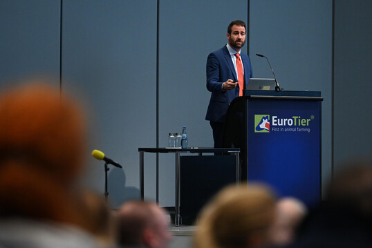 Nicol Cinotti vom International Poultry Council verwies in seinem Vortrag auf den vergleichsweisen gnstigen CO2-Fuabdruck in der Wertschpfungskette Geflgel. 