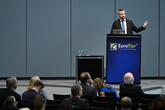 Analyst Brian Earnest von US-amerikanischen Genossenschaftsbank CoBank erluterte, wie US-Geflgelhalter von staatlichen Klimaschutzprogrammen profitieren. 