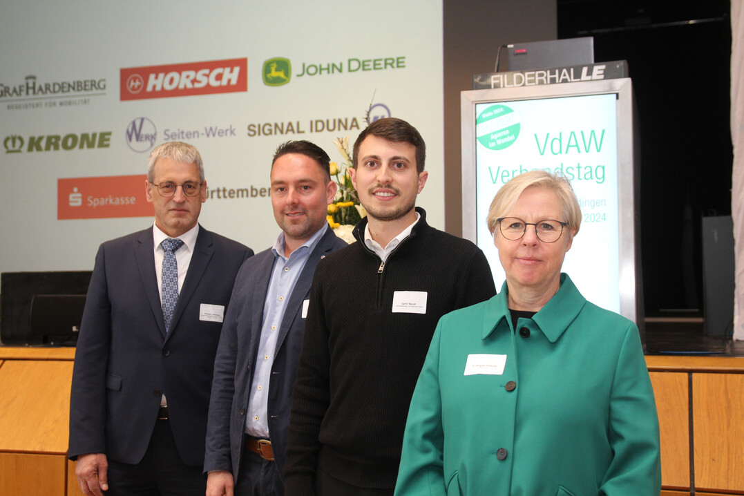 VdAW-Prsident Wilhelm Lohrmann (l.) mit seinen Mitarbeitern (v. r.): VdAW-Geschftsfhrerin Dr. Brigitta Httche, Samir Bendt und Timo Schumann. 
