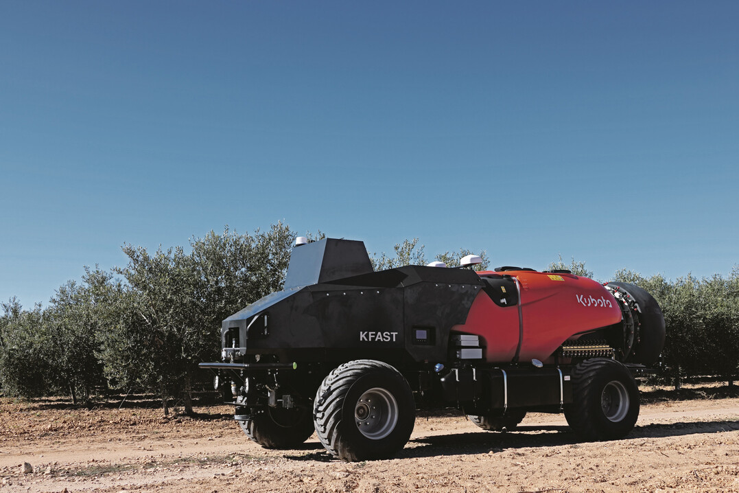 Das autonome Sprhgert von Kubota nutzt KI-Systeme.