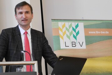 Prof. Dr. Enno Bahrs, Leiter des Fachgebietes Landwirtschaftliche Betriebslehre, ist Geschftsfhrender Direktor des Instituts fr Landwirtschaftliche Betriebslehre an der Universitt Hohenheim.