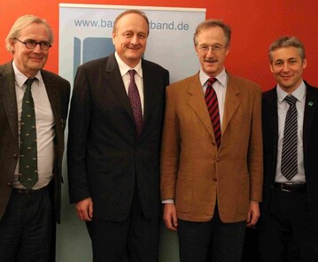 Beim Spitzengesprch (von links): Dr. Heinrich Graf von Bassewitz, DBV-ko-Beauftragter; DBV-Prsident Joachim Rukwied; Felix Prinz zu Lwenstein, Vorstandsvorsitzender des BLW/Naturland; Jan Plagge, Vorstand des BLW/Bioland.