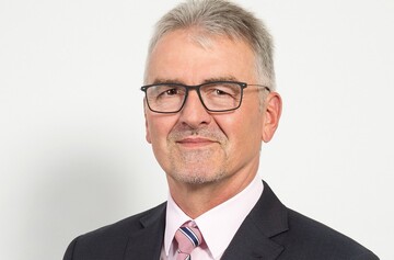  Dr. Hans-Jrg Gebhard, Landwirt aus Eppingen (Landkreis Heilbronn), ist Vorsit-zender des Verbandes Sddeutscher Zuckerrbenanbauer (VSZ), der Wirtschaftlichen Vereinigung Zucker (WVZ) und des Aufsichtsrates der Sdzucker AG. Im Interview mit BWagrar fordert er ein Bekenntnis zum Zuckerrbenanbau im Sdwesten. 