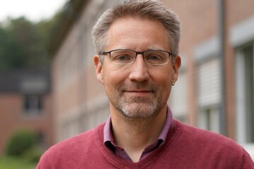 Prof. Dr. Sebastian Lakner leitet seit 2020 die Professur fr Agrarkonomie an der Agrar- und Umweltwissenschaftlichen Fakultt der Universitt Rostock. 