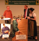 Arbeit mit Leidenschaft: LBV-Präsident Joachim Rukwied und Landwirt Rainer Müller (links) Werben für den Kauf regionaler Agrarprodukte; rechts Moderatorin Ariane Amstutz.