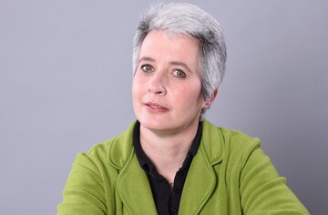 Dr. Cornelie Jger, langjhrige Amtstierrztin, 2012 bis 2017 Landesbeauftragte fr Tierschutz in Baden-Wrttemberg, freie Gutachterin und Autorin.