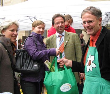 LBV-Vizeprsident Gerhard Glaser mit Kunden.