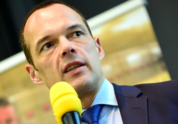Patrik Simon ist Geschftsfhrer des i.m.a  information.medien.agrar e. V., Berlin. Dieser gemeinntzige Verein entwickelt Unterrichtsmaterialien ber die Landwirtschaft fr Schler und Lehrer. BWagrar fragte nach, welche Informationsangebote der i.m.a. fr Landwirte anbietet.