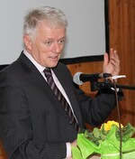 Stuttgarts Oberbürgermeister Fritz Kuhn spricht bei der Mitgliederversammlung des Bauernverbandes Stuttgart am 20. Februar 2013 in Stuttgart Möhringen