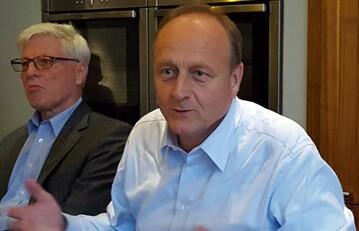 Steckt im Vorfeld des Deutschen Bauerntages Ende Juni 2017 in Berlin Ziele ab und bezieht Position zu agrarpolitischen Themen  DBV-Prsident Joachim Rukwied; links daneben Pressesprecher Dr. Michael Lohse vom Deutschen Bauernverband (DBV).
