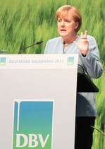 Bundeskanzlerin Angela Merkel spricht zu den Delegierten auf dem Deutschen Bauerntag am 30. Juni 2011 in Koblenz.