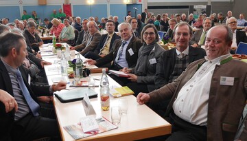 Beim Kreisbauerntag Bblingen (von rechts): Kreisvorsitzender Andreas Kindler, Hauptredner Dr. Clemens Dirscherl, Geschftsfhrerin Sabine Drppel; links Vize-Vorsitzender Hans-Georg Schwarz.