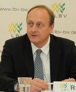 LBV-Präsident Joachim Rukwied erläutert die Unternehmensergebnisse 2012/13 vor den Medien am 9. Dezember 2013 in Stuttgart.