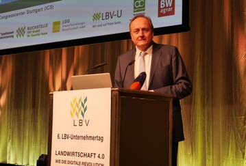 Prsident Joachim Rukwied vom Landesbauernverband in Baden-Wrttemberg (LBV) fhrt als Gastgeber in das Motto "Landwirtschaft 4.0 - Wie die digitale Revolution Spielregeln ndert und Chancen schafft" des 6. LBV-Unternehmertages ein.