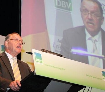 DBV-Prsident Gerd Sonnleitner bei seiner Rede auf dem Deutschen Bauerntag am 1. Juli 2010 in Berlin
