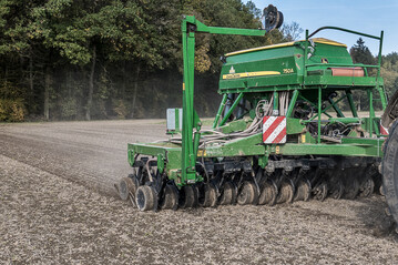 Achten Sie nach vorheriger Scheinbestellung auf eine mglichst geringe Bodenbewegung bei der Rapsaussaat.