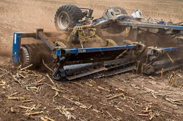Die Zerstrung der Maisstoppel ist Grundlage einer nachhaltigen Maisznslerbekmpfung.