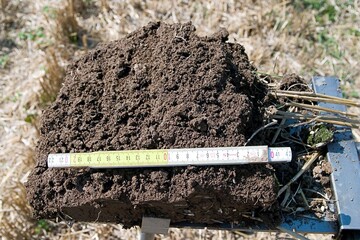 berprfen Sie nach der Ernte Ihren Boden auf mgliche Schadverdichtungen.