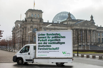 Plakataktion im Berliner Regierungsviertel.