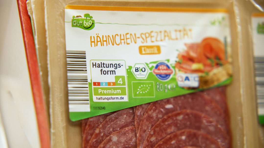 Bis 2030 will Aldi auch gekhlte Fleisch- und Wurstwaren  in Deutschland vollstndig auf die beiden hchsten Haltungsformen 3 und 4 umstellen.