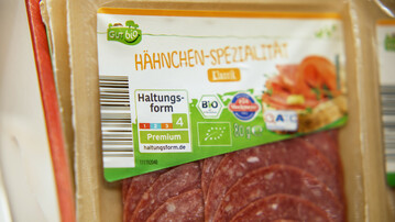 Bis 2030 will Aldi auch gekhlte Fleisch- und Wurstwaren in Deutschland vollstndig auf die beiden hchsten Haltungsformen 3 und 4 umstellen.