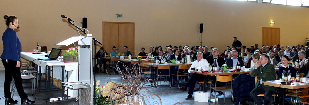 Volles Haus: ber 300 Gste und Landwirte folgten der Einladung zur Fachtagung in die Turn- und Festhalle Amtzell 