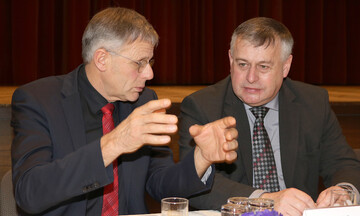 Meinungsaustausch beim Bauerntag zwischen Kreisvorsitzendem Gerhard Glaser (l.) und DBV-Vizeprsident Walter Heidl.