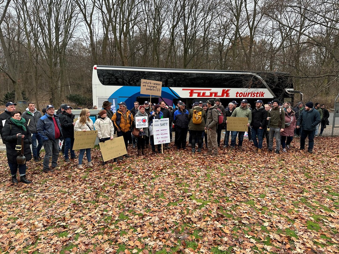 Bauernverband Allgu-Oberschwaben: Aus dem Allgu hat sich ein Bus auf den Weg nach Berlin gemacht. 