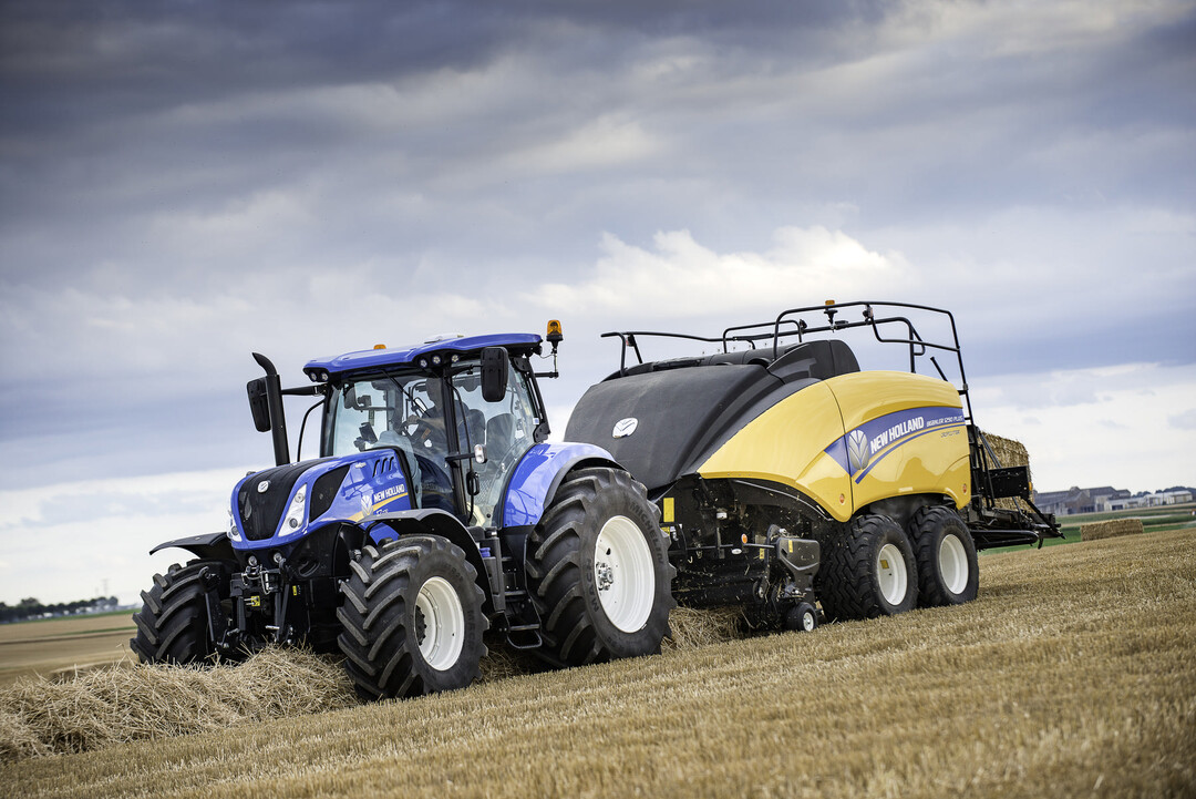 Nach der Vorstellung der neuen Groballenpressen-Plus-Baureihen BigBaler 1270Plus und BigBaler 1290Plus zur Saison 2017 wurden deren technischen Innovationen nun auch fr die Modelle BigBaler 870Plus und BigBaler 890Plus bernommen. Dazu gehren eine um 80 Zentimeter verlngerte Ballenkammer, das IntelliCruise fr die gleichmige Ballenform, das Top-Filling-System fr eine bessere und konstante Fllung der Ballenkammer und wegschwenkbare Garnksten.