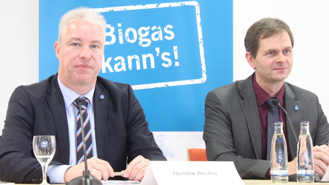 Vizeprsident Hendrik Becker (l.) und Prsident des Fachverbandes Biogas Horst Seide betonten die Rolle von Biogas durch die Bereitstellung von Strom, Wrme und Biomethan.