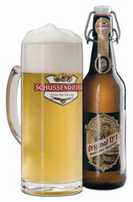 Das Schussenrieder Original N°1 ist ein unfiltriertes und naturbelassenes Bier, reich an Nährstoffen und Vitaminen, Mineralstoffen und Eiweiß.