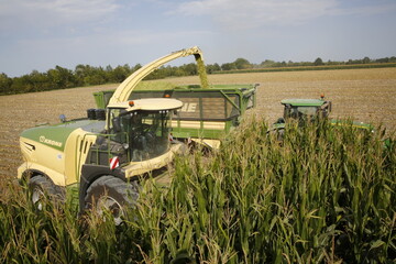 Mit der Auszeichnung „Maschine des Jahres 2018“ sicherte sich Krone nun zum dritten Mal in Folge den begehrten Titel in der Kategorie Feldhäcksler. 2016 siegte der BiG X 630; im Jahr 2014 setzte sich die Baureihe BiG X 480/580 durch.